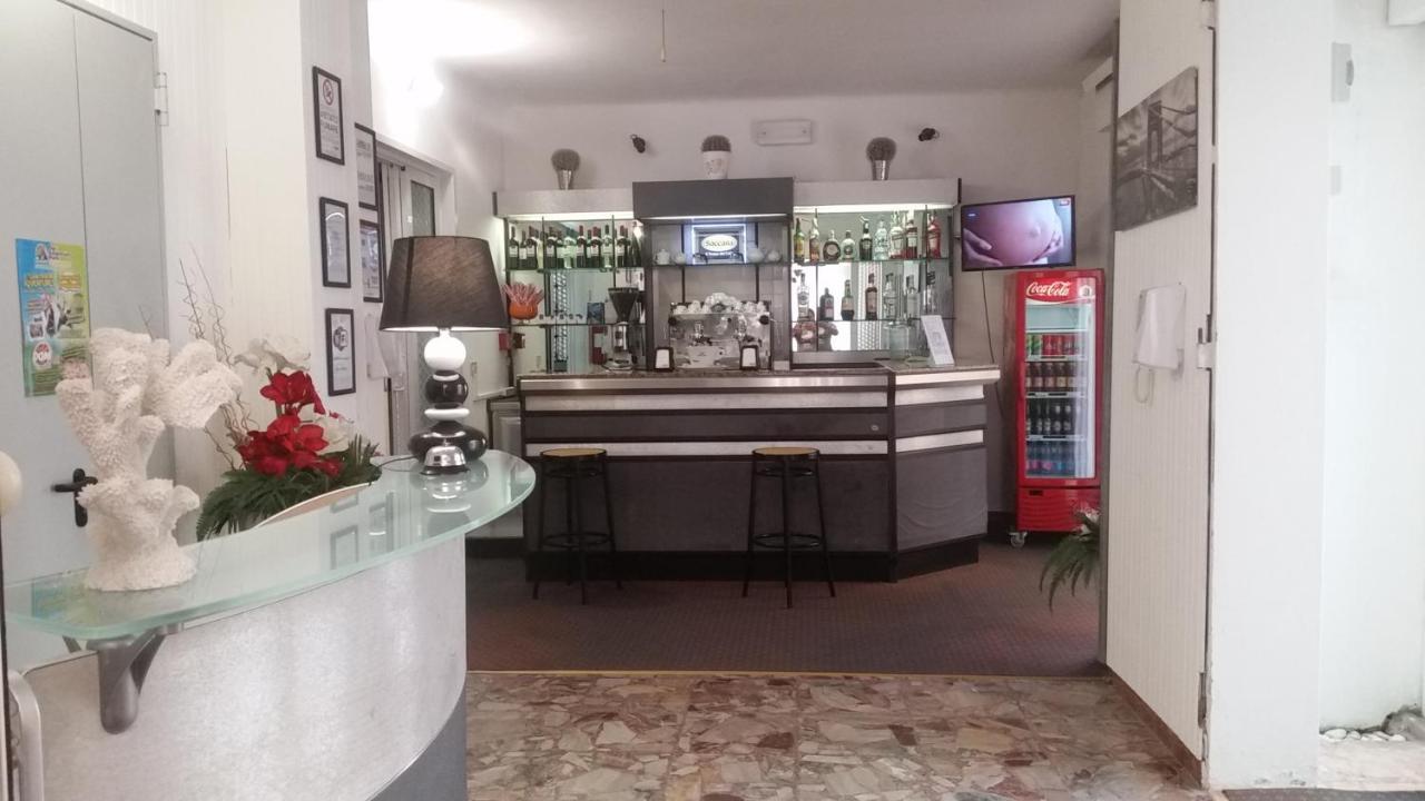 Hotel Manolita Rimini Luaran gambar