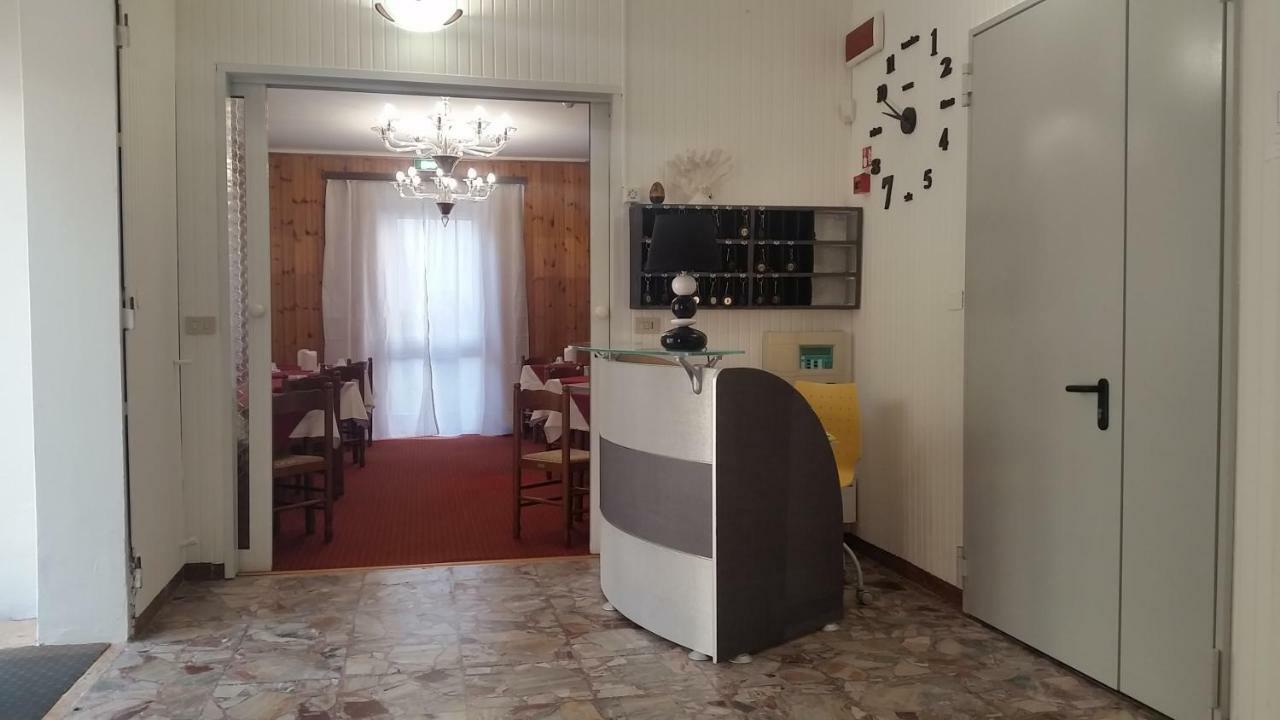 Hotel Manolita Rimini Luaran gambar